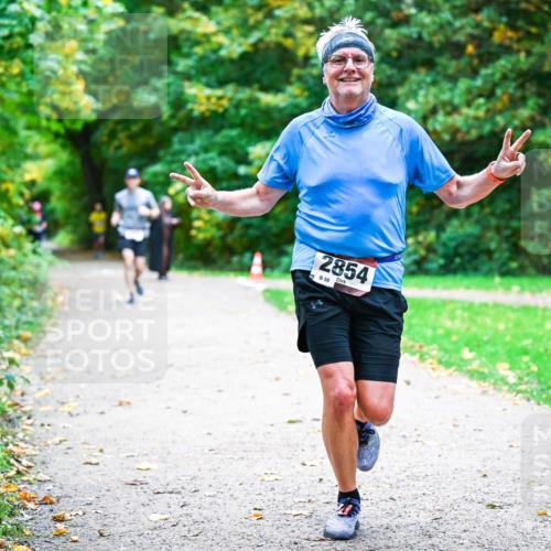 12.10.2025 - Bramfelder Halbmarathon 2025 Dr. Thomas Lammeyer http://msf.ph/oto/9354875 12.10.2025 10:51:40 Laufen 2854, 56 meine-sportfotos.de