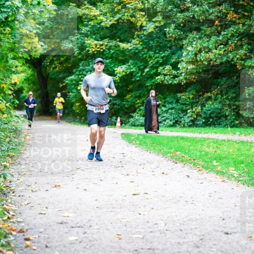 12.10.2025 - Bramfelder Halbmarathon 2025 Dr. Thomas Lammeyer http://msf.ph/oto/9354877 12.10.2025 10:51:43 Laufen 2950 meine-sportfotos.de