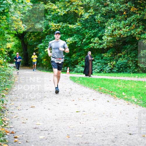 12.10.2025 - Bramfelder Halbmarathon 2025 Dr. Thomas Lammeyer http://msf.ph/oto/9354878 12.10.2025 10:51:43 Laufen 2950 meine-sportfotos.de