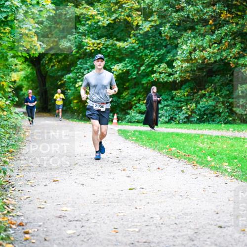 12.10.2025 - Bramfelder Halbmarathon 2025 Dr. Thomas Lammeyer http://msf.ph/oto/9354879 12.10.2025 10:51:43 Laufen 2950 meine-sportfotos.de