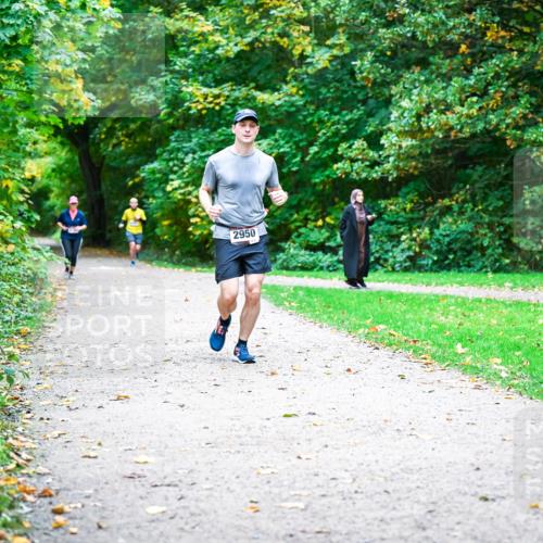 12.10.2025 - Bramfelder Halbmarathon 2025 Dr. Thomas Lammeyer http://msf.ph/oto/9354880 12.10.2025 10:51:44 Laufen 2950 meine-sportfotos.de
