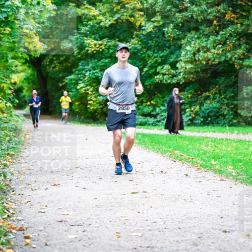 12.10.2025 - Bramfelder Halbmarathon 2025 Dr. Thomas Lammeyer http://msf.ph/oto/9354883 12.10.2025 10:51:44 Laufen 2950 meine-sportfotos.de