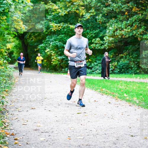12.10.2025 - Bramfelder Halbmarathon 2025 Dr. Thomas Lammeyer http://msf.ph/oto/9354885 12.10.2025 10:51:44 Laufen 2950 meine-sportfotos.de