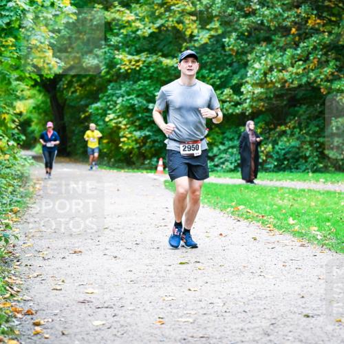 12.10.2025 - Bramfelder Halbmarathon 2025 Dr. Thomas Lammeyer http://msf.ph/oto/9354886 12.10.2025 10:51:45 Laufen 2950 meine-sportfotos.de