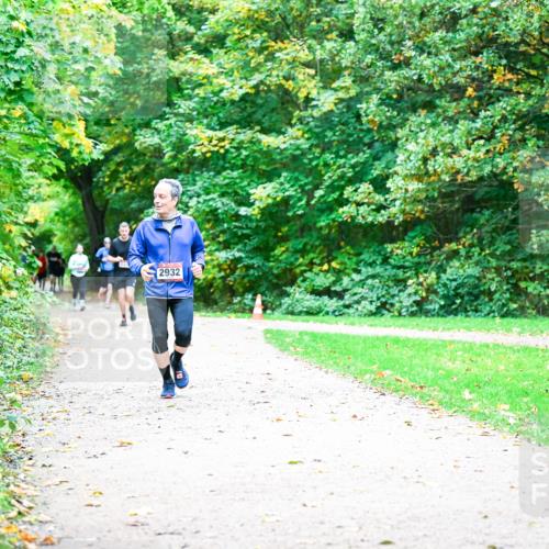 12.10.2025 - Bramfelder Halbmarathon 2025 Dr. Thomas Lammeyer http://msf.ph/oto/9354924 12.10.2025 10:52:03 Laufen 2932 meine-sportfotos.de