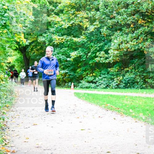 12.10.2025 - Bramfelder Halbmarathon 2025 Dr. Thomas Lammeyer http://msf.ph/oto/9354925 12.10.2025 10:52:03 Laufen 932 meine-sportfotos.de