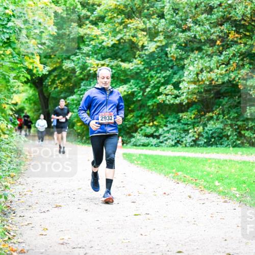 12.10.2025 - Bramfelder Halbmarathon 2025 Dr. Thomas Lammeyer http://msf.ph/oto/9354931 12.10.2025 10:52:04 Laufen 2932 meine-sportfotos.de