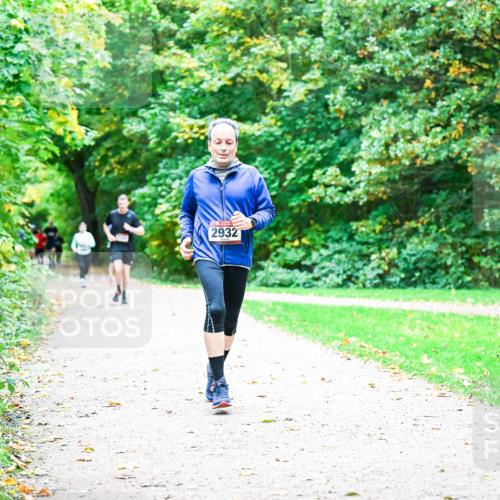 12.10.2025 - Bramfelder Halbmarathon 2025 Dr. Thomas Lammeyer http://msf.ph/oto/9354933 12.10.2025 10:52:04 Laufen 2932 meine-sportfotos.de
