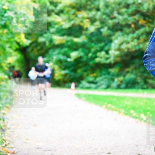 12.10.2025 - Bramfelder Halbmarathon 2025 Dr. Thomas Lammeyer http://msf.ph/oto/9354947 12.10.2025 10:52:06 Laufen 29 meine-sportfotos.de