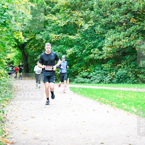 12.10.2025 - Bramfelder Halbmarathon 2025 Dr. Thomas Lammeyer http://msf.ph/oto/9354949 12.10.2025 10:52:08 Laufen 2154, 2326 meine-sportfotos.de