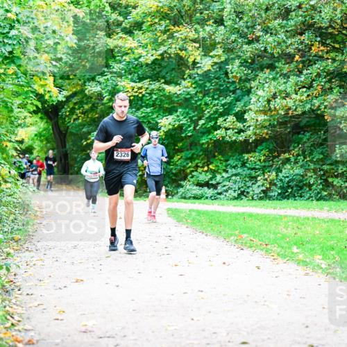12.10.2025 - Bramfelder Halbmarathon 2025 Dr. Thomas Lammeyer http://msf.ph/oto/9354950 12.10.2025 10:52:09 Laufen 2326 meine-sportfotos.de