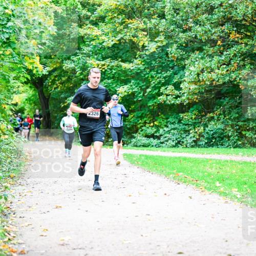 12.10.2025 - Bramfelder Halbmarathon 2025 Dr. Thomas Lammeyer http://msf.ph/oto/9354951 12.10.2025 10:52:09 Laufen 2326 meine-sportfotos.de