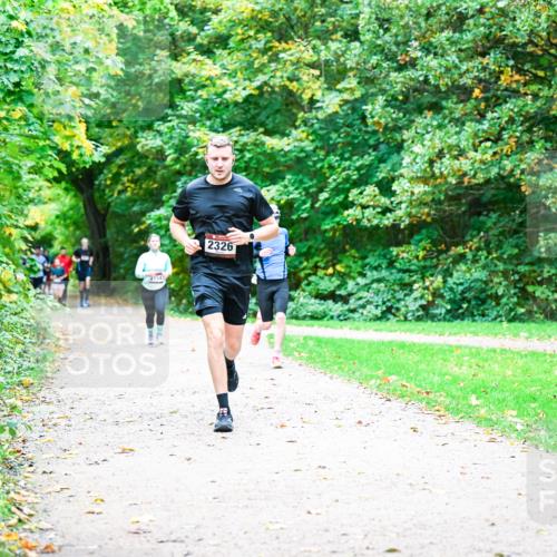 12.10.2025 - Bramfelder Halbmarathon 2025 Dr. Thomas Lammeyer http://msf.ph/oto/9354954 12.10.2025 10:52:09 Laufen 2154, 2326 meine-sportfotos.de