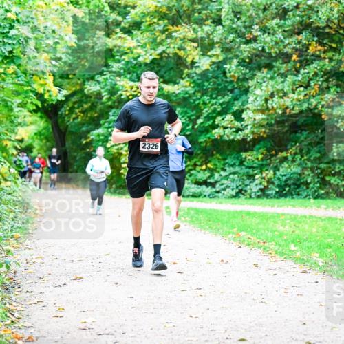 12.10.2025 - Bramfelder Halbmarathon 2025 Dr. Thomas Lammeyer http://msf.ph/oto/9354956 12.10.2025 10:52:09 Laufen 2326 meine-sportfotos.de