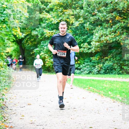 12.10.2025 - Bramfelder Halbmarathon 2025 Dr. Thomas Lammeyer http://msf.ph/oto/9354959 12.10.2025 10:52:10 Laufen 2326 meine-sportfotos.de