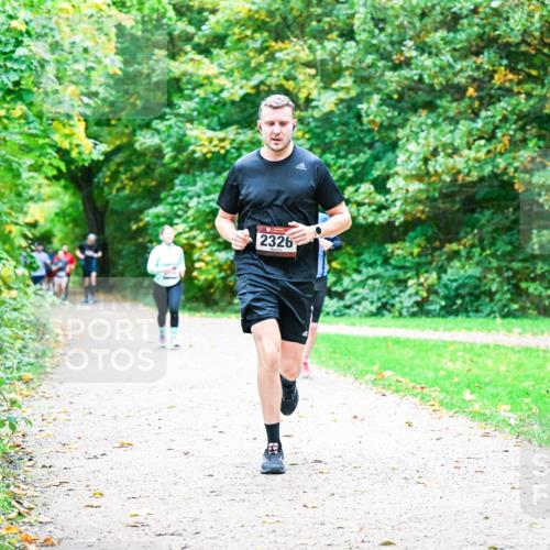 12.10.2025 - Bramfelder Halbmarathon 2025 Dr. Thomas Lammeyer http://msf.ph/oto/9354960 12.10.2025 10:52:10 Laufen 2326 meine-sportfotos.de