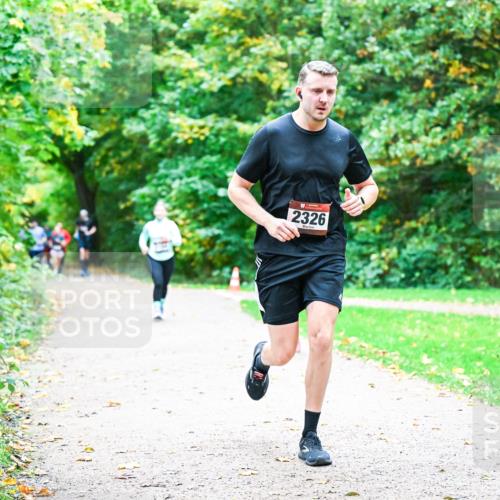 12.10.2025 - Bramfelder Halbmarathon 2025 Dr. Thomas Lammeyer http://msf.ph/oto/9354963 12.10.2025 10:52:10 Laufen 2326 meine-sportfotos.de