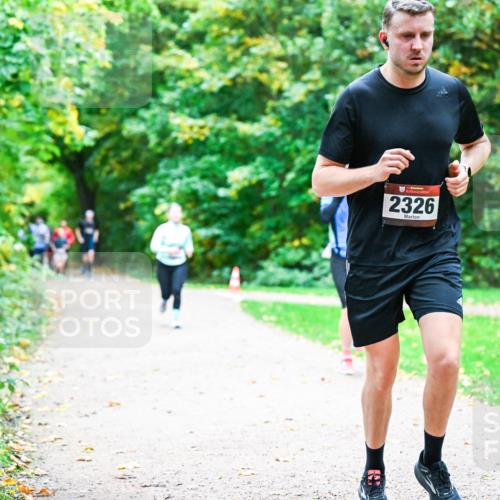 12.10.2025 - Bramfelder Halbmarathon 2025 Dr. Thomas Lammeyer http://msf.ph/oto/9354967 12.10.2025 10:52:11 Laufen 2326 meine-sportfotos.de