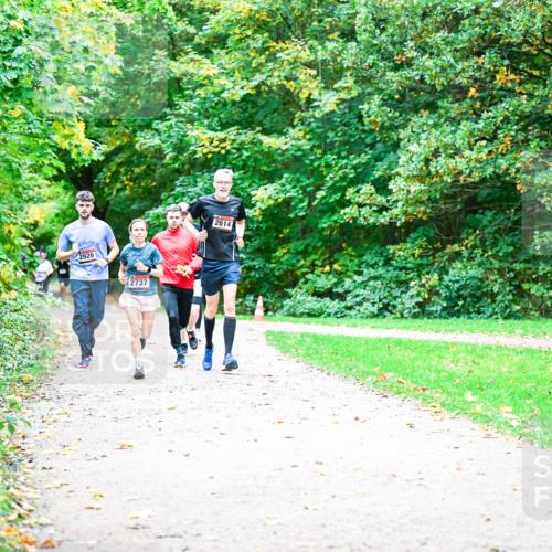 12.10.2025 - Bramfelder Halbmarathon 2025 Dr. Thomas Lammeyer http://msf.ph/oto/9354994 12.10.2025 10:52:20 Laufen 2926, 2737, 2614 meine-sportfotos.de