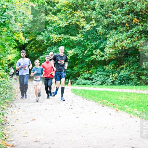 12.10.2025 - Bramfelder Halbmarathon 2025 Dr. Thomas Lammeyer http://msf.ph/oto/9354995 12.10.2025 10:52:20 Laufen 2926, 2737, 2614 meine-sportfotos.de