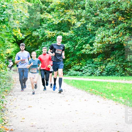 12.10.2025 - Bramfelder Halbmarathon 2025 Dr. Thomas Lammeyer http://msf.ph/oto/9354999 12.10.2025 10:52:21 Laufen 2926, 2737, 2614 meine-sportfotos.de