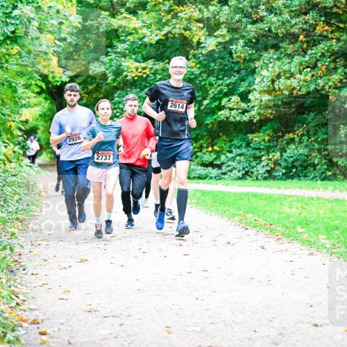 12.10.2025 - Bramfelder Halbmarathon 2025 Dr. Thomas Lammeyer http://msf.ph/oto/9355002 12.10.2025 10:52:22 Laufen 2926, 2737, 2614 meine-sportfotos.de