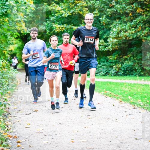 12.10.2025 - Bramfelder Halbmarathon 2025 Dr. Thomas Lammeyer http://msf.ph/oto/9355007 12.10.2025 10:52:23 Laufen 2926, 2737, 2614 meine-sportfotos.de