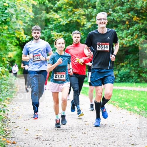 12.10.2025 - Bramfelder Halbmarathon 2025 Dr. Thomas Lammeyer http://msf.ph/oto/9355012 12.10.2025 10:52:23 Laufen 2926, 2737, 2614 meine-sportfotos.de