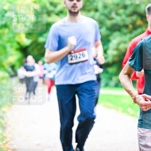 12.10.2025 - Bramfelder Halbmarathon 2025 Dr. Thomas Lammeyer http://msf.ph/oto/9355022 12.10.2025 10:52:25 Laufen 2926, 34, 2737 meine-sportfotos.de