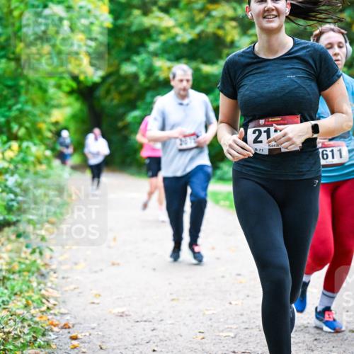 12.10.2025 - Bramfelder Halbmarathon 2025 Dr. Thomas Lammeyer http://msf.ph/oto/9355038 12.10.2025 10:52:29 Laufen 21, 71, 611, 7 meine-sportfotos.de