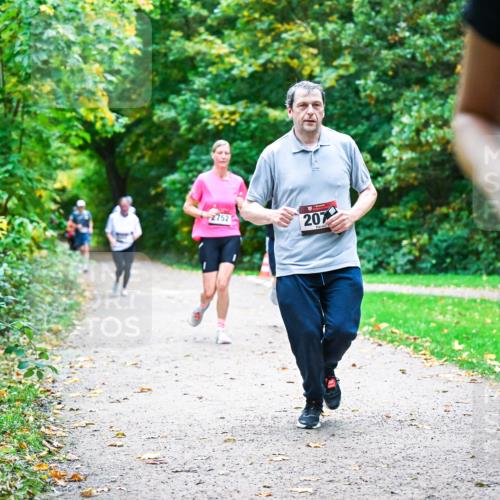 12.10.2025 - Bramfelder Halbmarathon 2025 Dr. Thomas Lammeyer http://msf.ph/oto/9355040 12.10.2025 10:52:30 Laufen 2752, 207, 21 meine-sportfotos.de