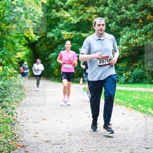12.10.2025 - Bramfelder Halbmarathon 2025 Dr. Thomas Lammeyer http://msf.ph/oto/9355041 12.10.2025 10:52:30 Laufen 2752, 2075 meine-sportfotos.de