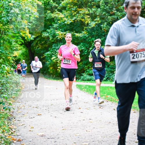 12.10.2025 - Bramfelder Halbmarathon 2025 Dr. Thomas Lammeyer http://msf.ph/oto/9355045 12.10.2025 10:52:31 Laufen 2075, 2752, 2379 meine-sportfotos.de