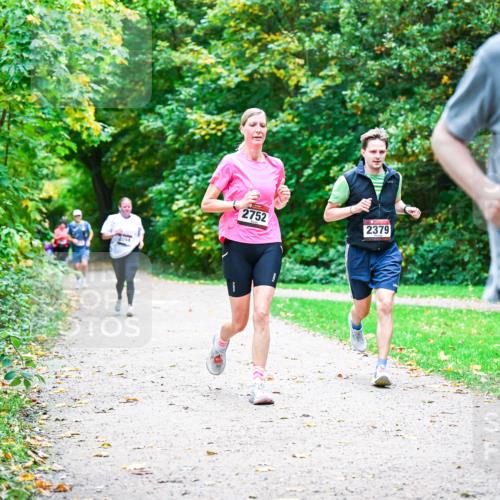 12.10.2025 - Bramfelder Halbmarathon 2025 Dr. Thomas Lammeyer http://msf.ph/oto/9355048 12.10.2025 10:52:31 Laufen 2075, 2752, 2379 meine-sportfotos.de