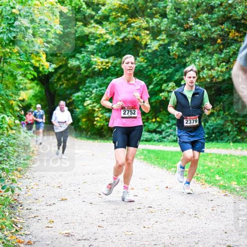 12.10.2025 - Bramfelder Halbmarathon 2025 Dr. Thomas Lammeyer http://msf.ph/oto/9355049 12.10.2025 10:52:31 Laufen 2752, 2379, 2 meine-sportfotos.de