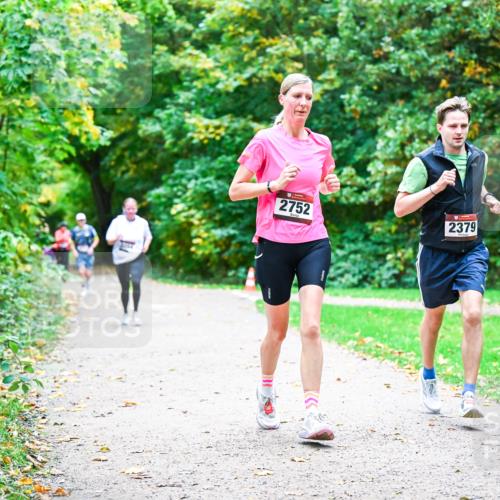12.10.2025 - Bramfelder Halbmarathon 2025 Dr. Thomas Lammeyer http://msf.ph/oto/9355051 12.10.2025 10:52:32 Laufen 2752, 2379 meine-sportfotos.de