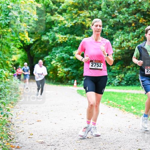 12.10.2025 - Bramfelder Halbmarathon 2025 Dr. Thomas Lammeyer http://msf.ph/oto/9355053 12.10.2025 10:52:32 Laufen 31164, 2752, 2379 meine-sportfotos.de