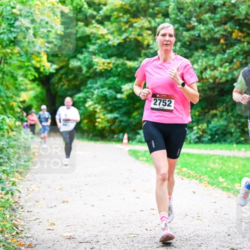 12.10.2025 - Bramfelder Halbmarathon 2025 Dr. Thomas Lammeyer http://msf.ph/oto/9355054 12.10.2025 10:52:32 Laufen 2752, 2379 meine-sportfotos.de