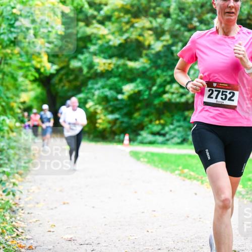 12.10.2025 - Bramfelder Halbmarathon 2025 Dr. Thomas Lammeyer http://msf.ph/oto/9355059 12.10.2025 10:52:33 Laufen 34, 2752 meine-sportfotos.de