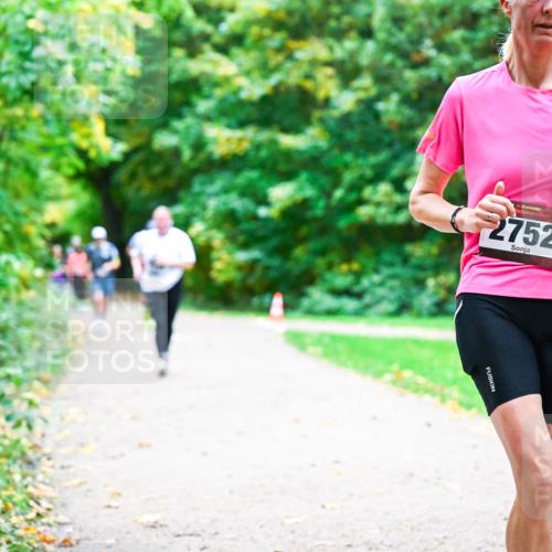 12.10.2025 - Bramfelder Halbmarathon 2025 Dr. Thomas Lammeyer http://msf.ph/oto/9355060 12.10.2025 10:52:33 Laufen 34, 2752 meine-sportfotos.de