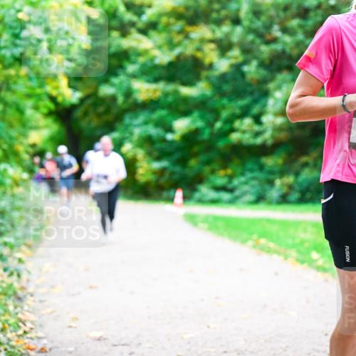 12.10.2025 - Bramfelder Halbmarathon 2025 Dr. Thomas Lammeyer http://msf.ph/oto/9355061 12.10.2025 10:52:33 Laufen 4, 2752 meine-sportfotos.de