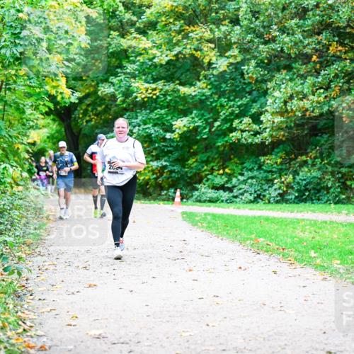 12.10.2025 - Bramfelder Halbmarathon 2025 Dr. Thomas Lammeyer http://msf.ph/oto/9355066 12.10.2025 10:52:35 Laufen 2879 meine-sportfotos.de
