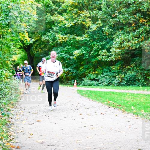 12.10.2025 - Bramfelder Halbmarathon 2025 Dr. Thomas Lammeyer http://msf.ph/oto/9355067 12.10.2025 10:52:35 Laufen 2054, 2879 meine-sportfotos.de