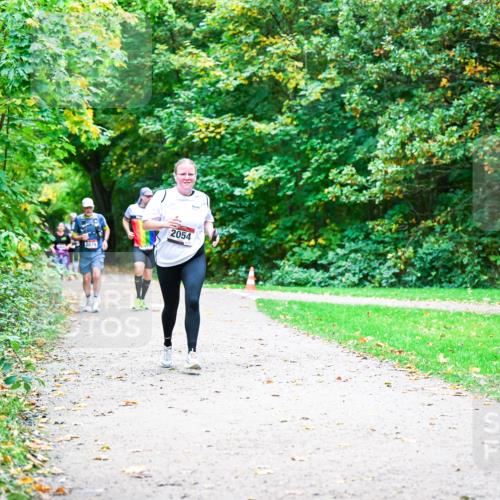 12.10.2025 - Bramfelder Halbmarathon 2025 Dr. Thomas Lammeyer http://msf.ph/oto/9355068 12.10.2025 10:52:35 Laufen 2054, 2879 meine-sportfotos.de