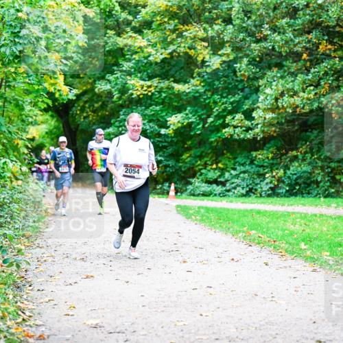12.10.2025 - Bramfelder Halbmarathon 2025 Dr. Thomas Lammeyer http://msf.ph/oto/9355069 12.10.2025 10:52:35 Laufen 2879, 2054 meine-sportfotos.de