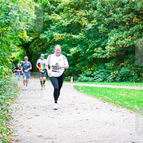 12.10.2025 - Bramfelder Halbmarathon 2025 Dr. Thomas Lammeyer http://msf.ph/oto/9355070 12.10.2025 10:52:35 Laufen 2054, 2879 meine-sportfotos.de