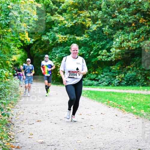 12.10.2025 - Bramfelder Halbmarathon 2025 Dr. Thomas Lammeyer http://msf.ph/oto/9355075 12.10.2025 10:52:36 Laufen 2054 meine-sportfotos.de
