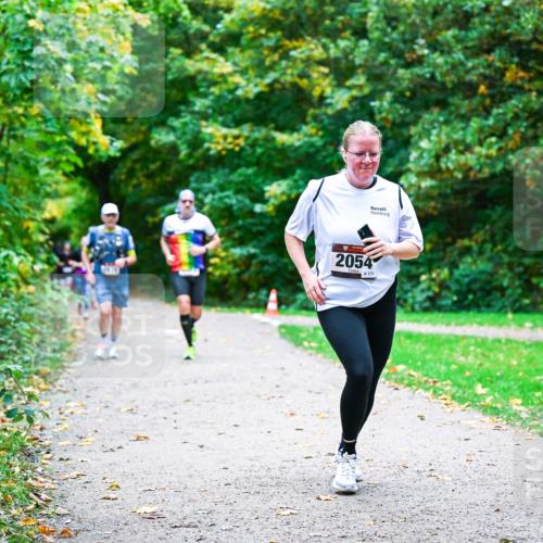 12.10.2025 - Bramfelder Halbmarathon 2025 Dr. Thomas Lammeyer http://msf.ph/oto/9355081 12.10.2025 10:52:37 Laufen 2054 meine-sportfotos.de