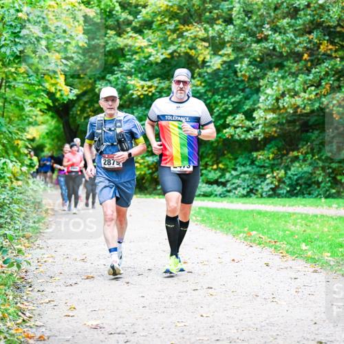 12.10.2025 - Bramfelder Halbmarathon 2025 Dr. Thomas Lammeyer http://msf.ph/oto/9355093 12.10.2025 10:52:40 Laufen 2875 meine-sportfotos.de