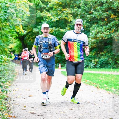 12.10.2025 - Bramfelder Halbmarathon 2025 Dr. Thomas Lammeyer http://msf.ph/oto/9355096 12.10.2025 10:52:40 Laufen 2879 meine-sportfotos.de